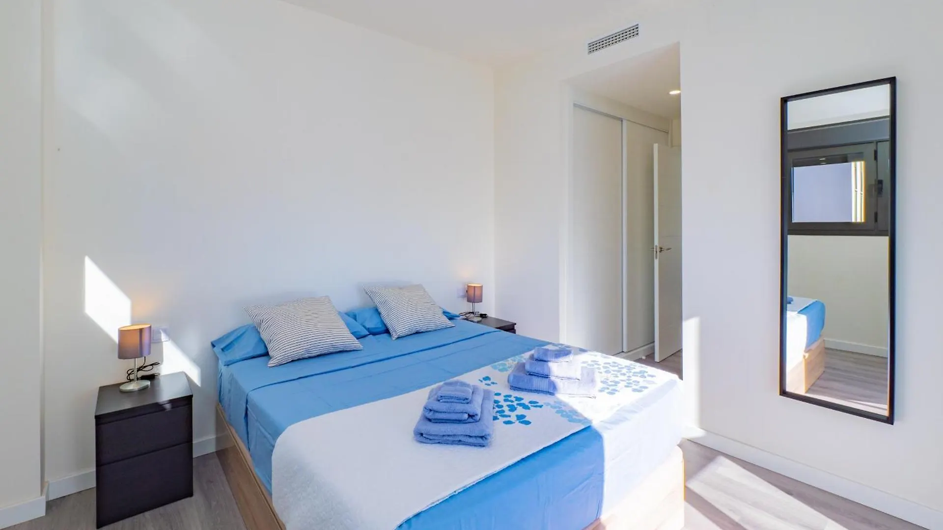 Cubo'S La Union Apartment Pool & Parking Малага