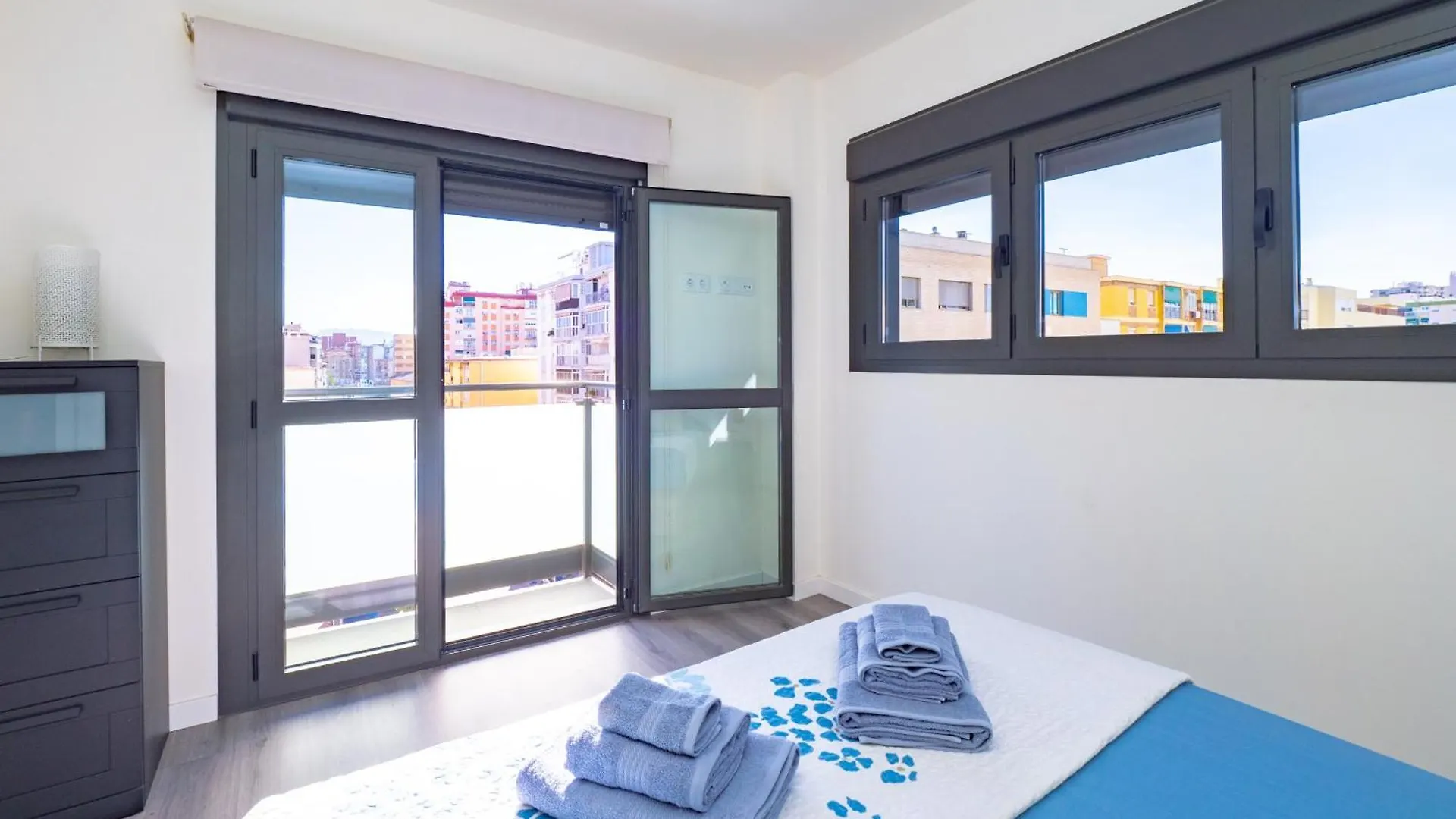 Cubo'S La Union Apartment Pool & Parking Малага